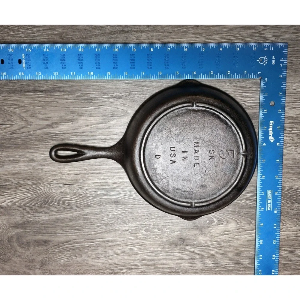 Vintage Lodge #5 SK Cast Iron Skillet - 3-notch Heat Ring - Double Spouts